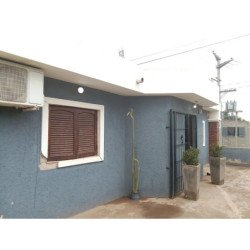 SE VENDE CASA MAS 4 LOCALES COMERCIALES