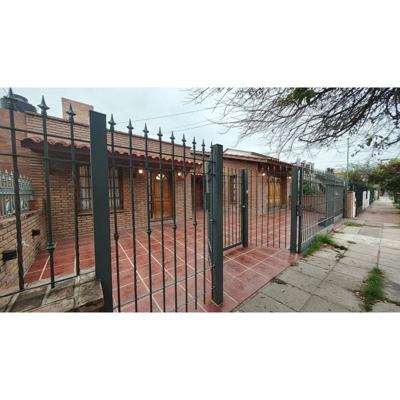 VENTA CASA MODERNA APTA CREDITO CHATEAU CARRERAS !