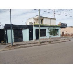 SE VENDE CASA + LOCAL COMERCIAL. B° V. LIBERTADOR