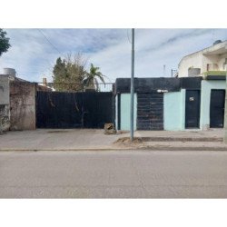 SE VENDE CASA + LOCAL COMERCIAL. B° V. LIBERTADOR