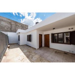 CASA en PH INTERNO de 2 DORMITORIOS B° ALBERDI