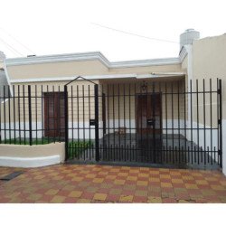 VENTA CASA Y DEPTO A REFACCIONAR LA FRANCE CORDOBA