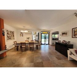 VENTA CASA CAMPO DE VUELO 4 DORM PILETA