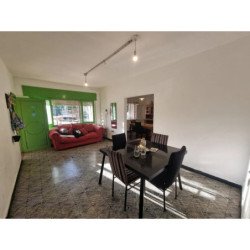 VENTA CASA ESQUINA 3DORMITORIOS MAS DEPTO ZONA SUR