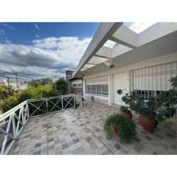 VENTA CASA PARQUE CHACABUCO 3 DORMITORIOS