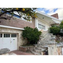 VENTA CASA PARQUE CHACABUCO 3 DORMITORIOS