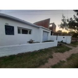 SE VENDE CASA ESQUINA EN PARQ. LICEO 3RA SECCIÓN
