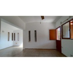 VENTA CASA 2 DORMITORIOS EN VILLA ALLENDE PARQUE