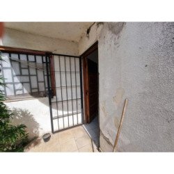 VENTA CASA INTERNA DE 2 HABITACIONES SOBRE AV ALEM