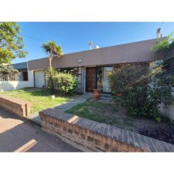 VENTA CASA BARRIO JARDÍN 3 DORM