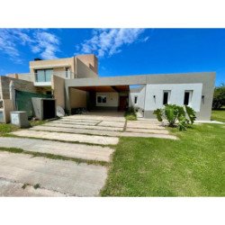 VENTA CASA 3 DORMITORIOS EN LAS CAÑITAS MALAGUEÑO