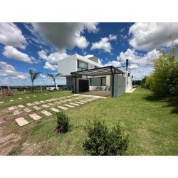 VENTA CASA COUNTRY TIERRALTA 3 DORM PILETA