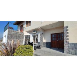 VENTA CASA SAN ANTONIO 3 DORM MAS 2 DPTO PILETA