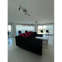 VENTA SEMI PISO ALTO VILLASOL CON COCHERAS